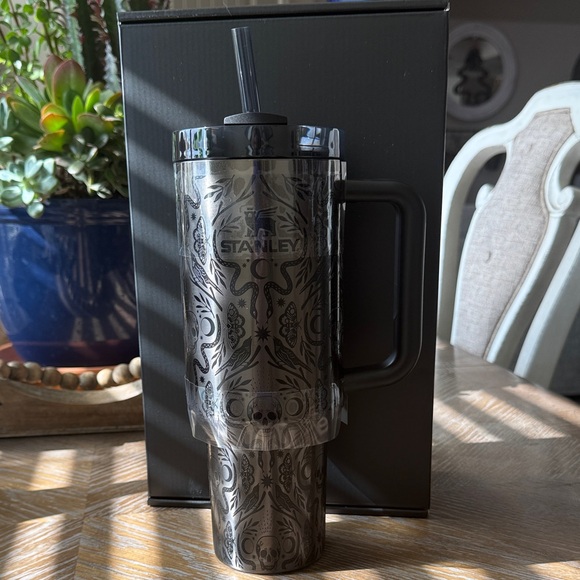 Brand New 40 oz Stanley Deadly Damask Tumbler - Picture 4 of 9